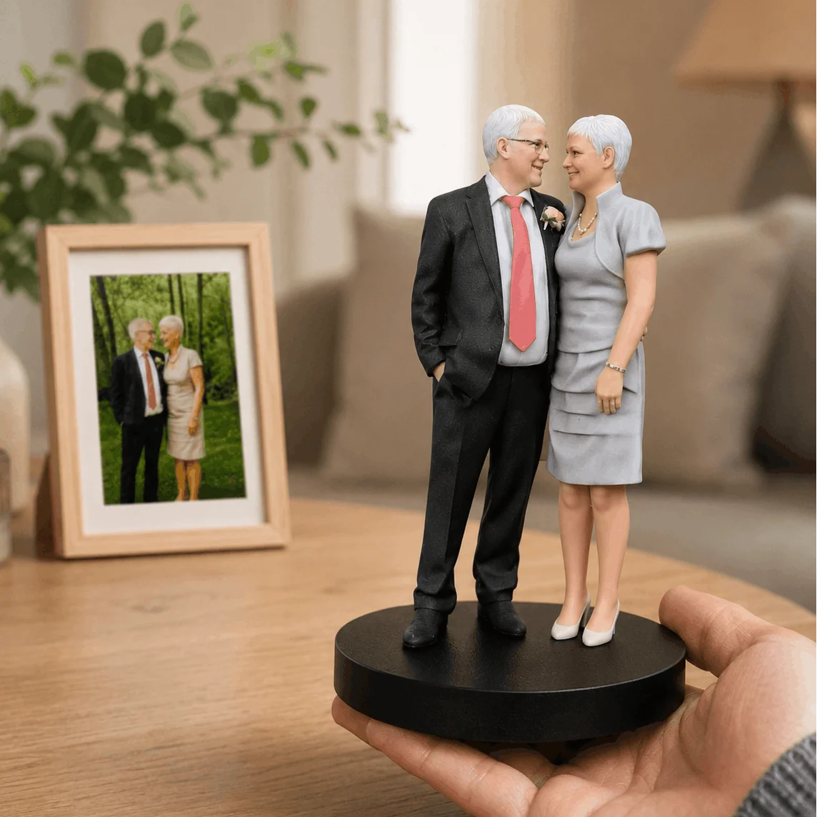 Memo Figurine