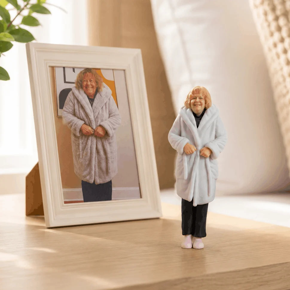 Memo Figurine