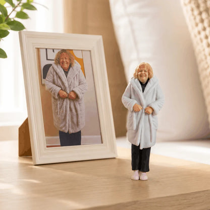 Memo Figurine
